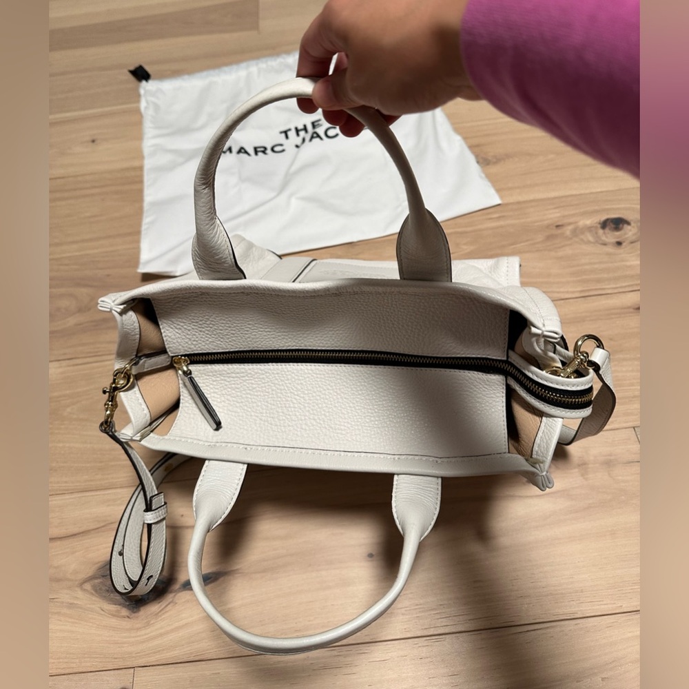 Marc Jacobs | The Tote Bag | White | Leather | Medium Bag | EUC - Picture 13 of 16